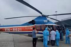 Emergency flight carries patient from Song Tu Tay island to mainland for timely treatment