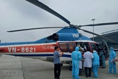 Emergency flight carries patient from Song Tu Tay island to mainland for timely treatment