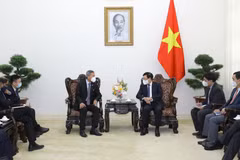 Deputy PM Pham Binh Minh receives visiting Singaporean Foreign Minister