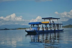 Lao former leader Choummaly Sayasone rescued after yacht accident 