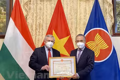 Hungary-Vietnam Friendship Association leaders honoured