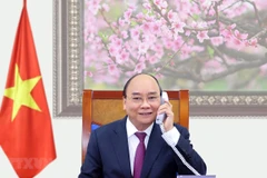 PM Nguyen Xuan Phuc holds phone talks with Lao, Cambodian leaders