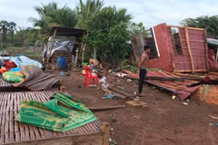 Strong winds destroy hundreds of houses in Cambodia