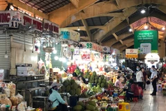 Struggling shopkeepers at HCM City traditional markets learn to sell online