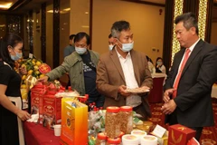 Vietnamese, Chinese localities step up trade exchange 