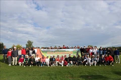 Embassy hosts friendly Vietnam-Germany golf tournament