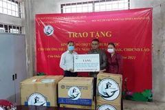 HCM City presents gifts to primary school in Champasak