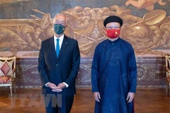 Ambassador presents credentials to Portuguese President