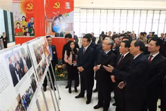 Photo exhibition held to celebrate 13th National Party Congress
