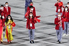 Athletes Lan and Hoang flying the flag for the nation at Tokyo Olympics opening ceremony