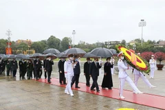 Party, State leaders pay tribute to President Ho Chi Minh