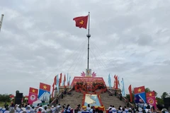 Quang Tri: Flag-raising ceremony held to mark Reunification Day