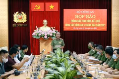 Senior intelligence official to face bribery charge