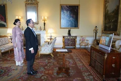 Vietnamese Ambassador presents credentials to Queen Elizabeth II 