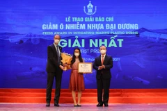 Award promotes press circle’s role in mitigating marine plastic debris