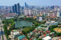 Hanoi's Party official hosts ambassadors of EU, UK