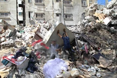 Embassy officials visit conflict-affected Vietnamese students in Israel