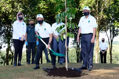 Malaysia PM launches tree planting campaign