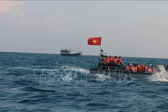 President Nguyen Xuan Phuc presents 5,000 national flags to fishermen
