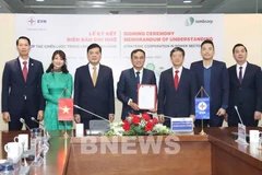 EVN, Sembcorp Industries sign MoU on electricity cooperation