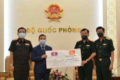 Vietnam assists Lao Defence Ministry with medical supplies