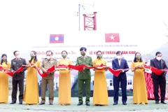 Vietnamese ministry hands over first village police station to Laos