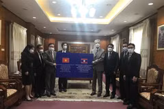Lao people support Vietnam’s COVID-19 fight