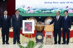 President meets former officials of Quang Nam 