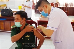 Dong Thap’s border guards get COVID-19 vaccine injections