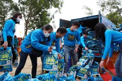 Retailers support 50,000 poor households ahead of Tet 