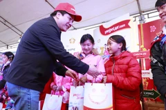 Vietjet’s programme gives minorities in Lao Cai warmer Tet