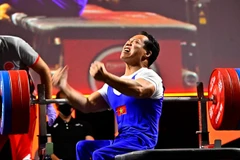 Powerlifter Le Van Cong bags world silver medal in Tbilisi
