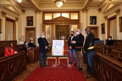 Belgium's Ixelles mayor appreciates contribution of Vietnamese to local COVID-19 response
