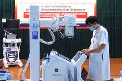 Japan presents medical equipment to Hue Central Hospital