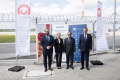 Poland hands over COVID-19 vaccine batch to Vietnam