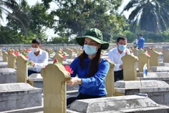 Fallen soldiers honoured on War Invalids and Martyrs Day