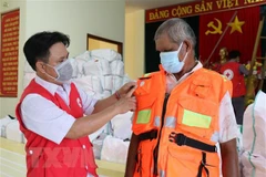 15,000 life jackets donated to poor fishermen