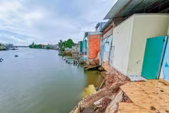 Can Tho to build embankment on Tra Noc River to prevent erosion