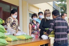 Struggling Vietnamese Cambodians receive aid amid COVID-19 pandemic