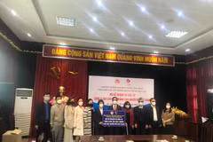  3,000 white canes presented in aid of blind people