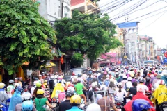 Hanoi alters bus routes, eases traffic