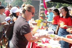 Vietnamese food and traditional products draw visitors. (Photo: VNA)