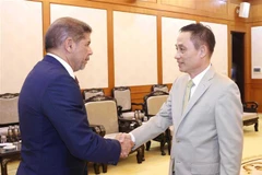 Head of the CPV Central Committee's Commission for External Relations Le Hoai Trung (R) and Politburo member of the PRM and Minister of Agriculture of the Dominican Republic Limber Lucas Cruz López (Photo: VNA)