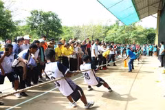 VRG workers compete in a tug-of-war game at the sports event in Cambodia’s Kampong Thom province. (Photo: VNA)