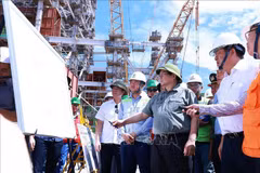 Prime Minister Pham Minh Chinh inspects the Quang Trach 1 thermal power project in Quang Dong commune, Quang Trach district of Quang Binh (Photo: VNA)