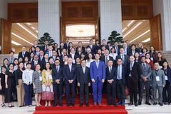 Deputy PM Tran Luu Quang and delegates (Photo: VNA)