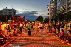 Taking place at the District 1 pedestrian street in five days, the activities feature a cultural and artistic space for water puppetry and traditional folk games, among many others. (Photo: VNA)