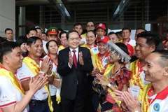 NA Chairman Tran Thanh Man and blood donors (Photo: VNA)