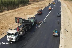 Work underway on the North-South expressway project, Eastern phase 2021-2025 (Photo: VietnamPlus)