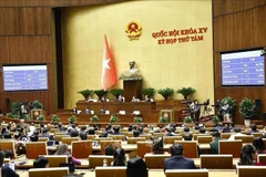 NA delegates vote to pass a resolution on investment policy for the North-South high-speed railway project (Photo: VNA)